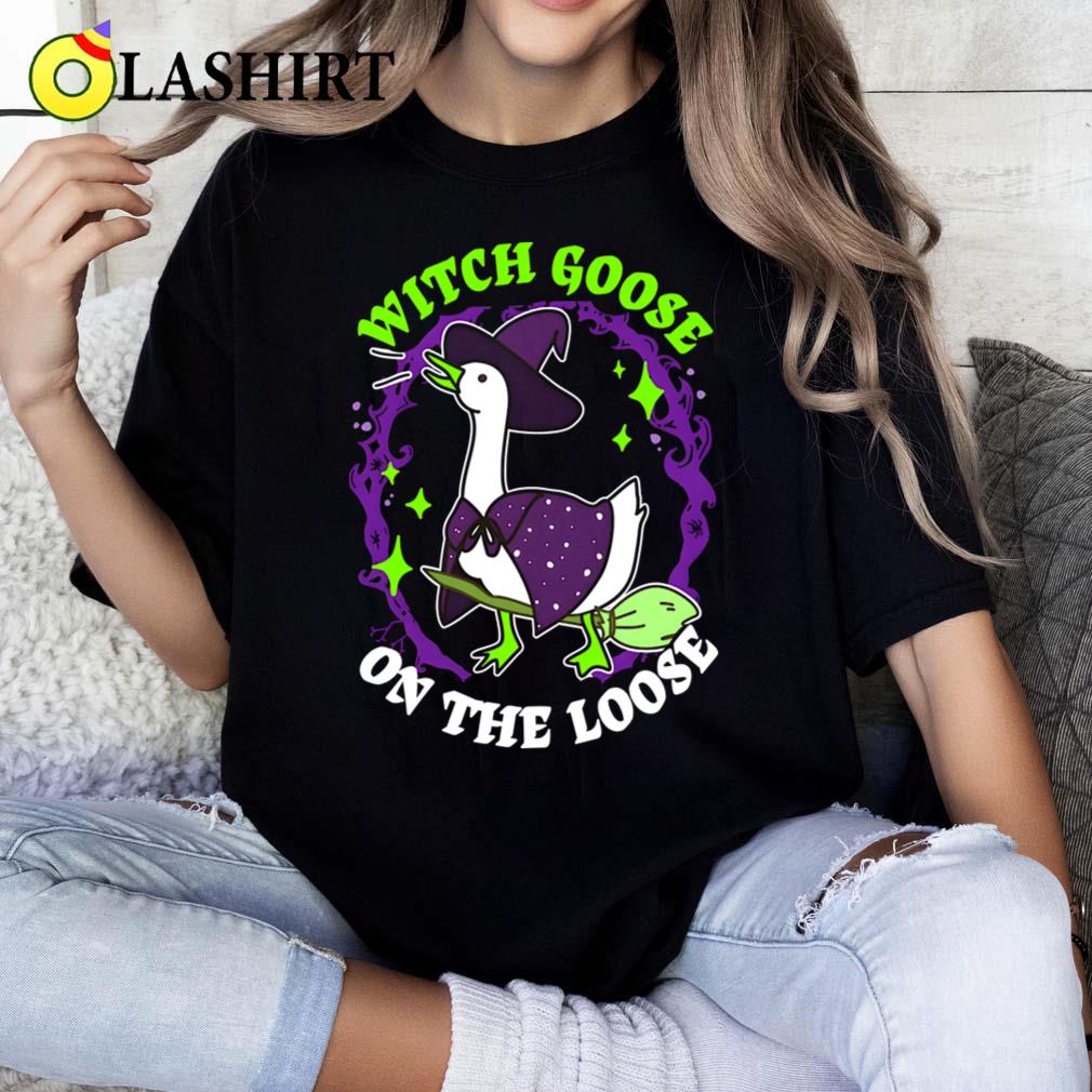 Witch Goose On The Loose Funny Halloween Quote T-shirt Classic Shirt