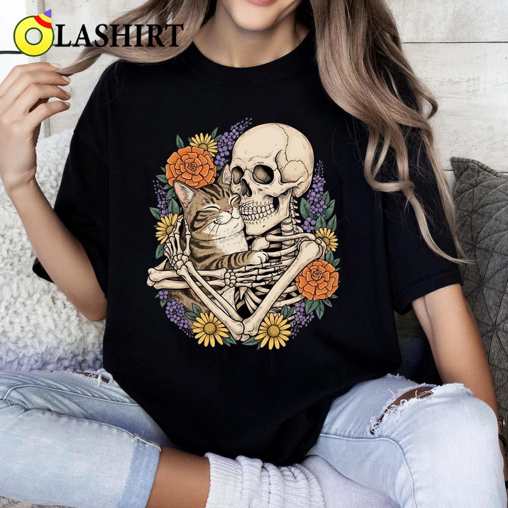 Skeleton Hugging Cat Floral Halloween Cats Lover T-shirt Classic Shirt