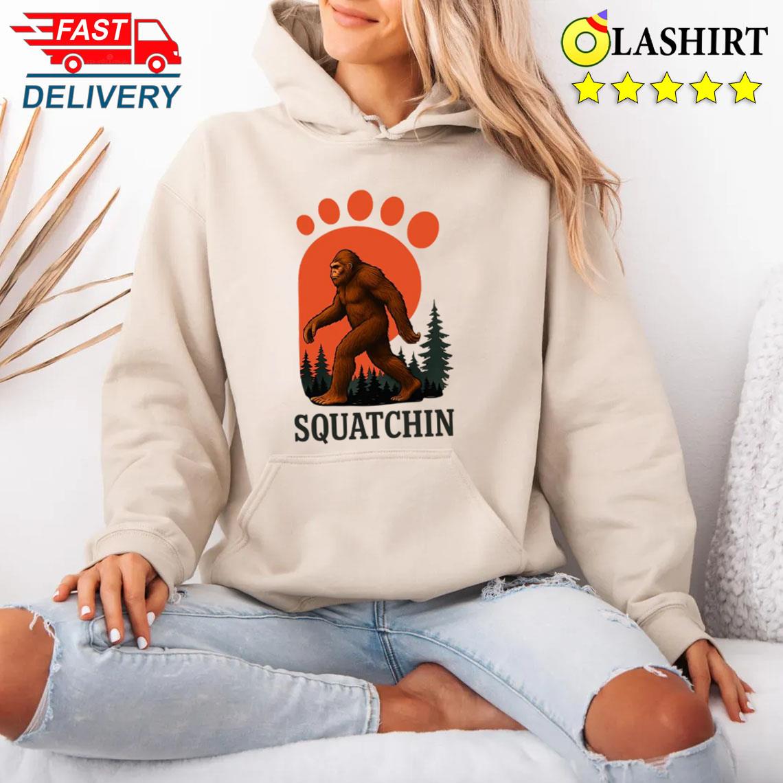 Squatchin Bigfoot T-shirt, Funny Sasquatch Hiking Shirt Unisex Hoodie
