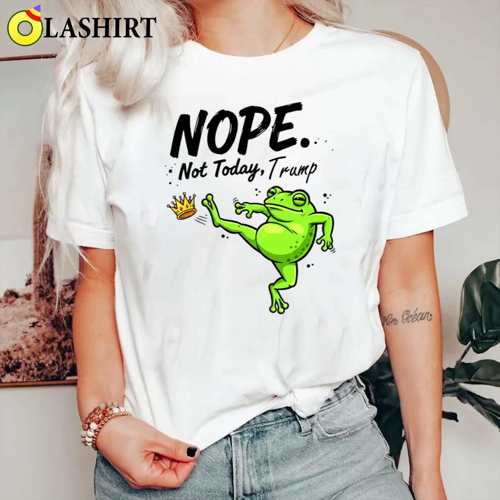 Funny Political Meme No King In America Frog T-shirt Classic Shirt
